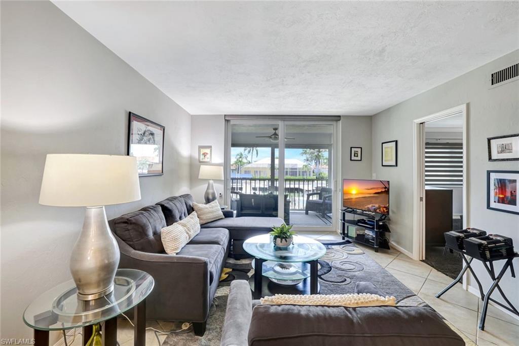 889 COLLIER CT # 203 Unit: 2-203