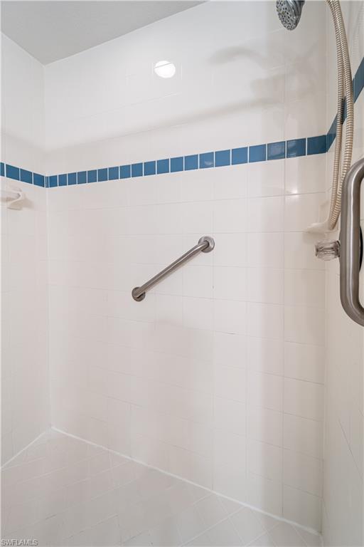 6910 Huntington Lakes CIR # 101