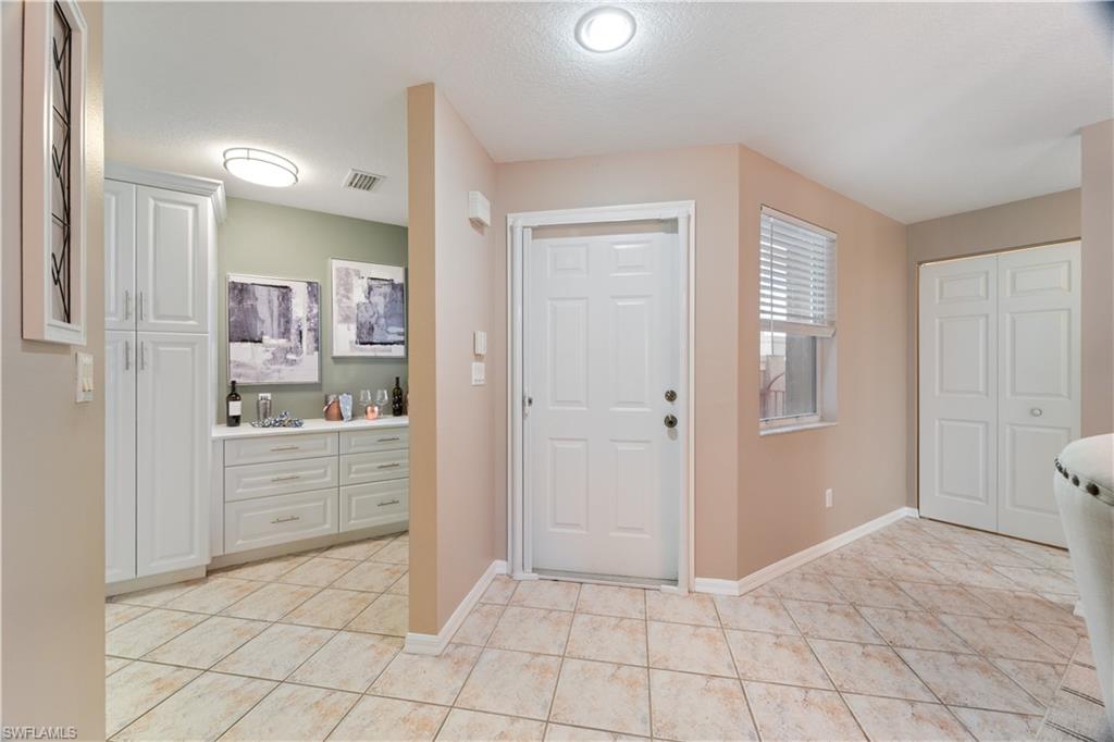 6910 Huntington Lakes CIR # 101