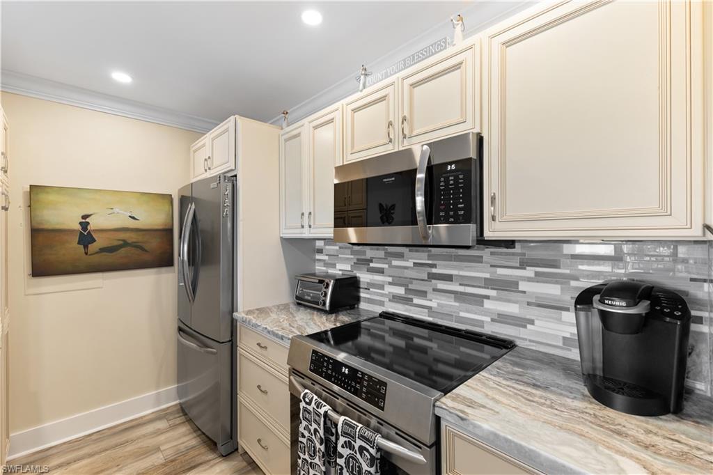 555 Park Shore DR # B513