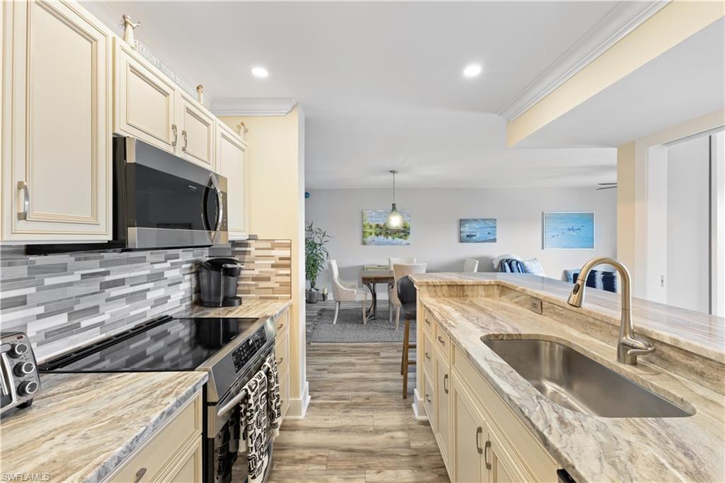 555 Park Shore DR # B513