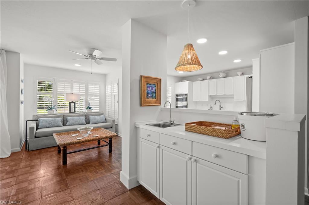 100 Tall Pine LN # 1101, NAPLES Unit: 1101