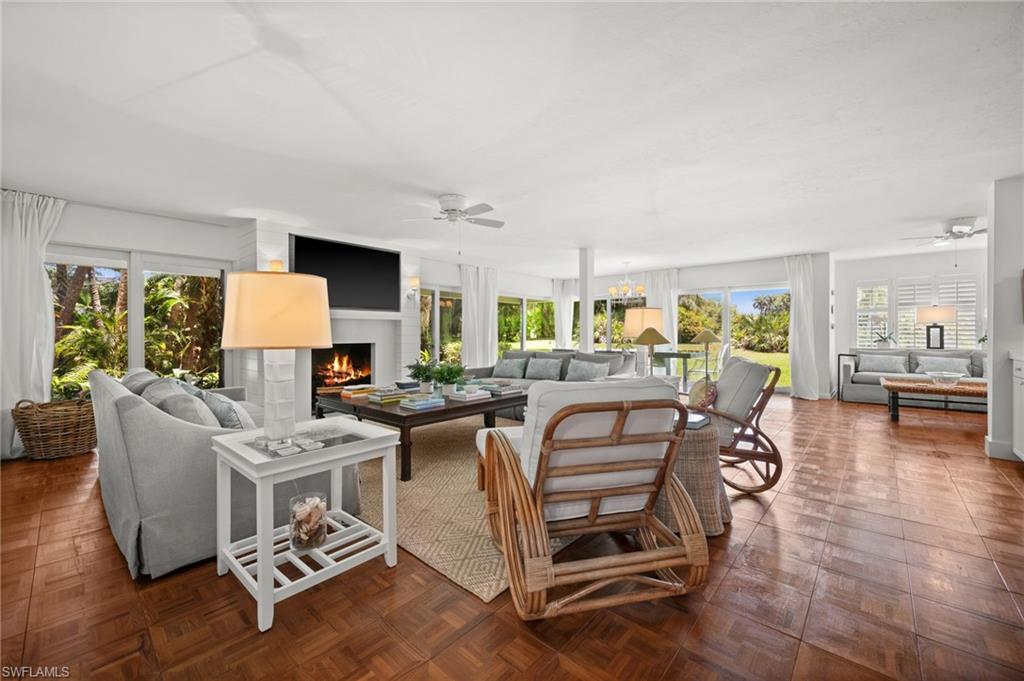 100 Tall Pine LN # 1101, NAPLES Unit: 1101