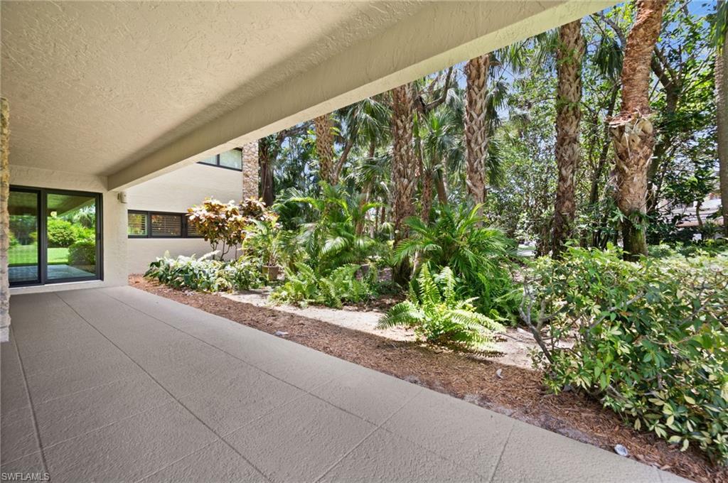 100 Tall Pine LN # 1101, NAPLES Unit: 1101