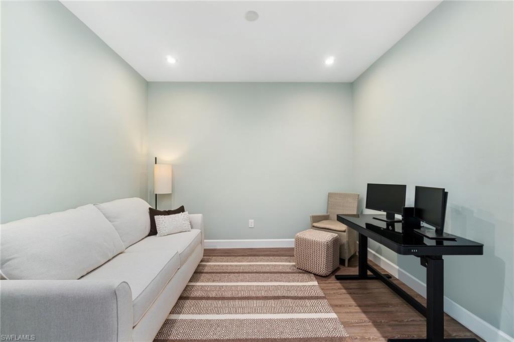 8021 Calle Canovas CT