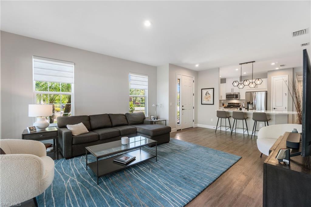 8021 Calle Canovas CT