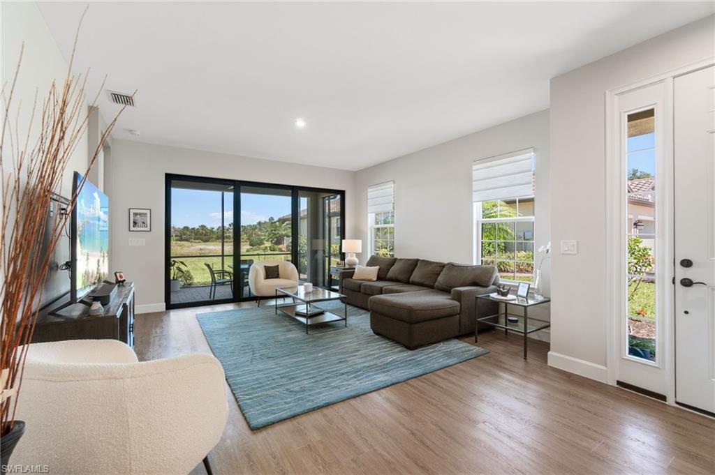 8021 Calle Canovas CT