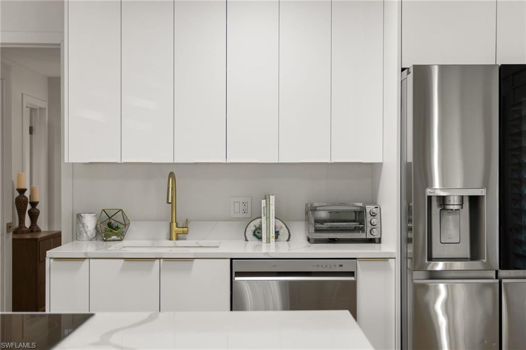 175 5th Avenue S # 204