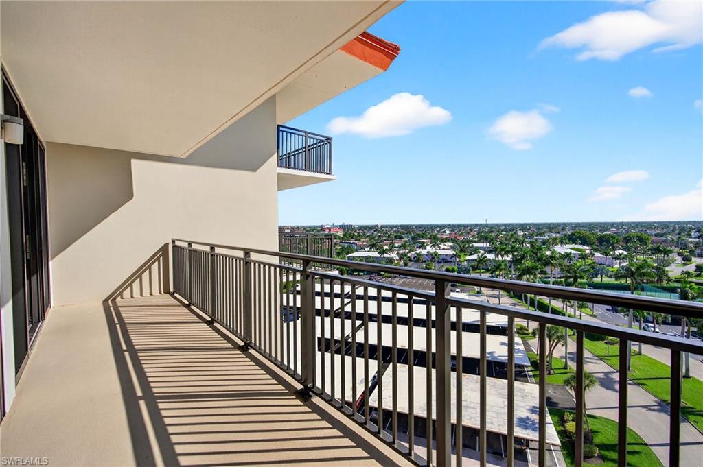 180 Seaview CT # 1002, MARCO ISLAND Unit: 1002