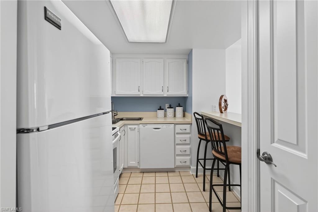 180 Seaview CT # 1002, MARCO ISLAND Unit: 1002