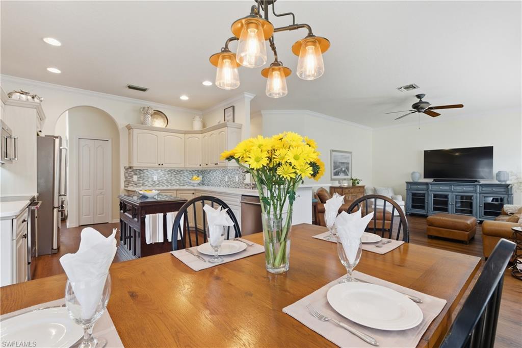 189 Skipping Stone LN, NAPLES