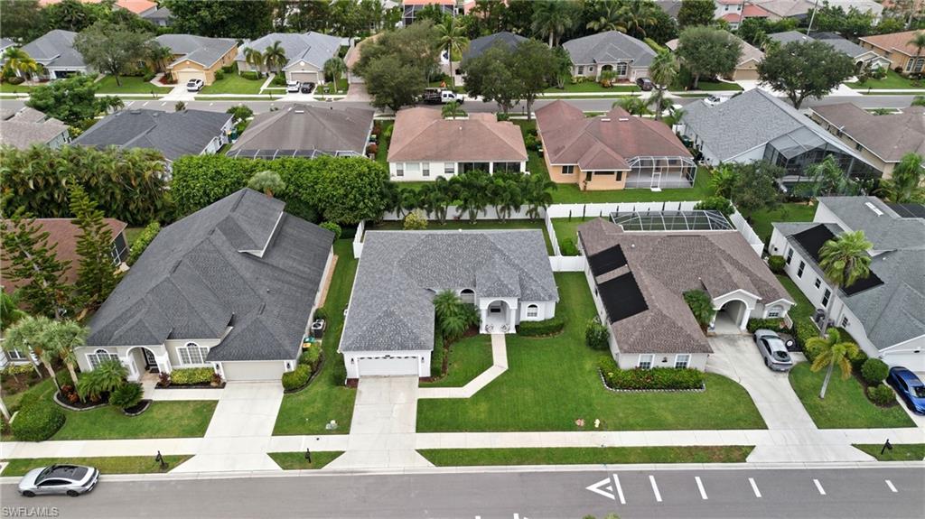 189 Skipping Stone LN, NAPLES