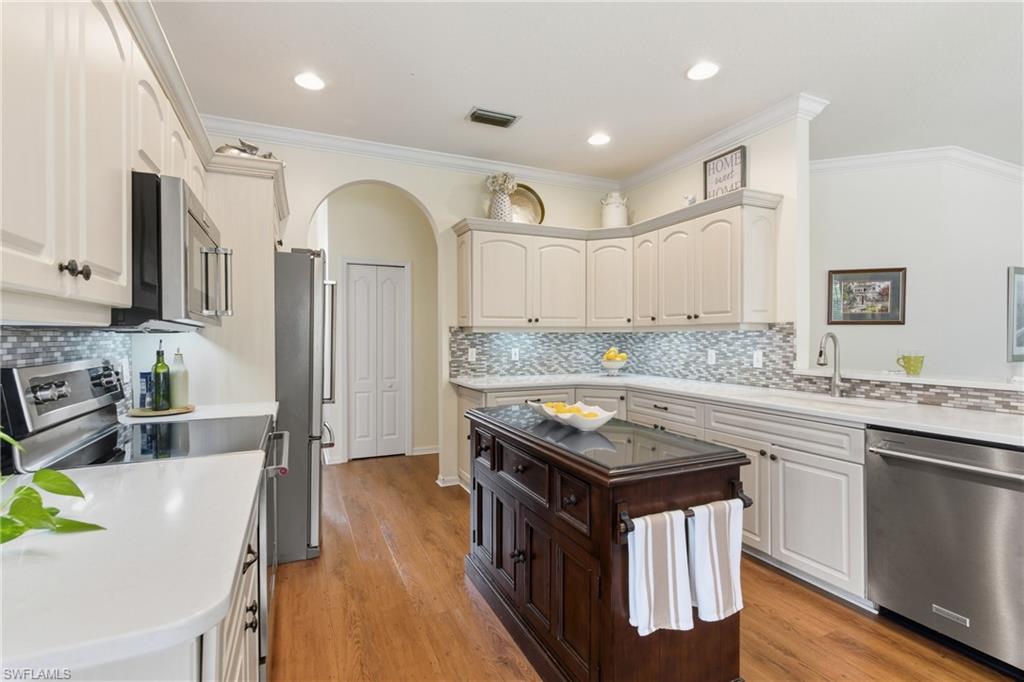 189 Skipping Stone LN, NAPLES