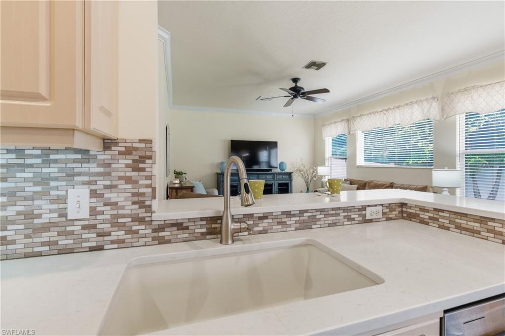 189 Skipping Stone LN, NAPLES