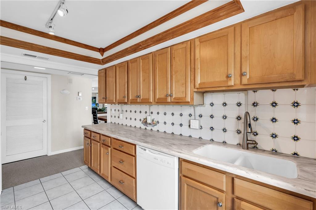 3483 Gulf Shore BLVD N # 605