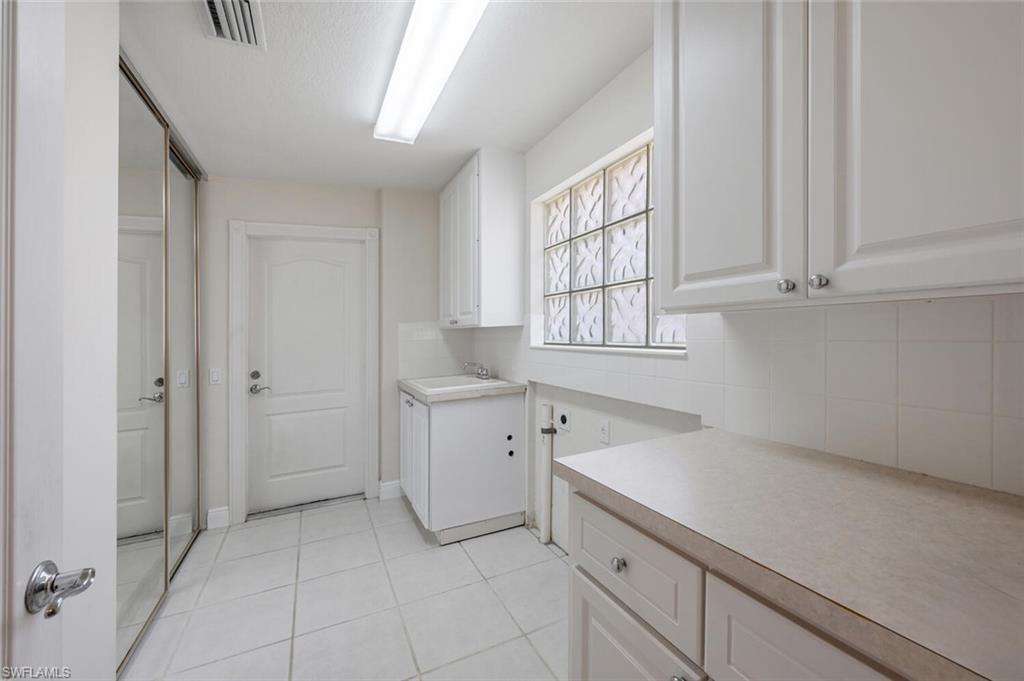 4231 Redonda LN, NAPLES