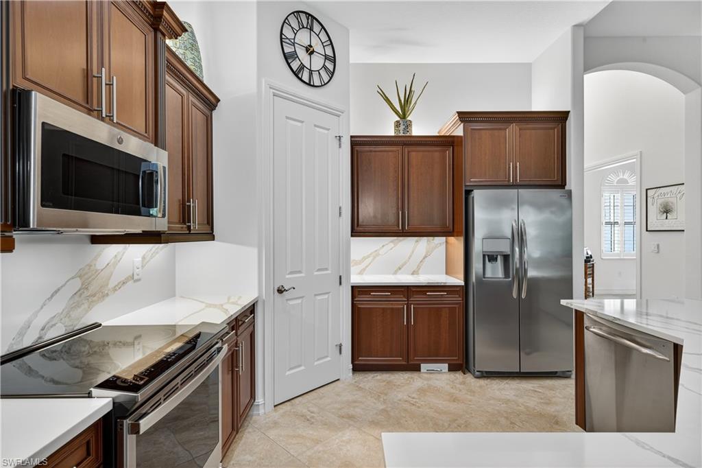 7399 ACORN WAY, NAPLES