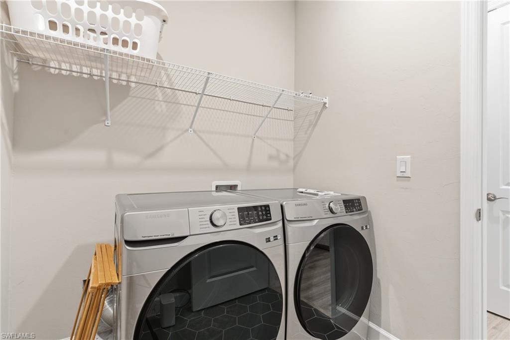 2055 Grove DR, NAPLES