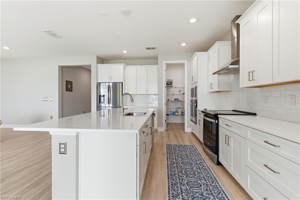 2055 Grove DR, NAPLES