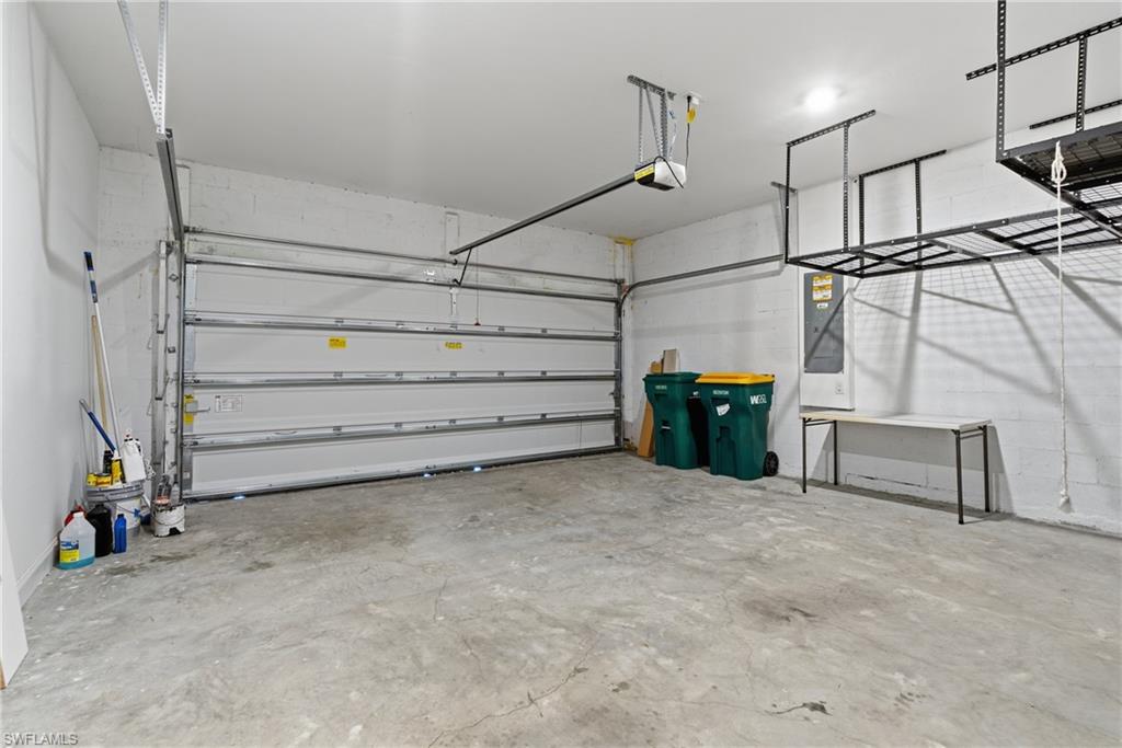 2055 Grove DR, NAPLES