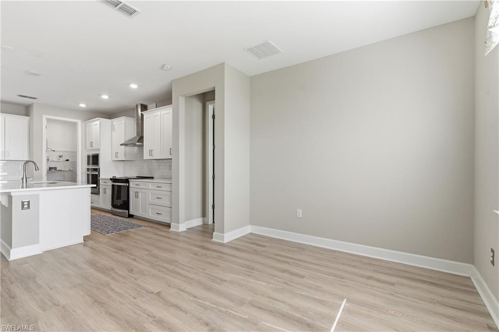 2055 Grove DR, NAPLES