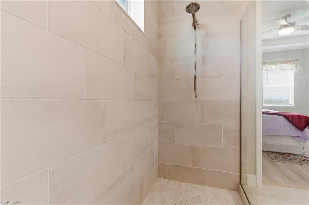 2055 Grove DR, NAPLES