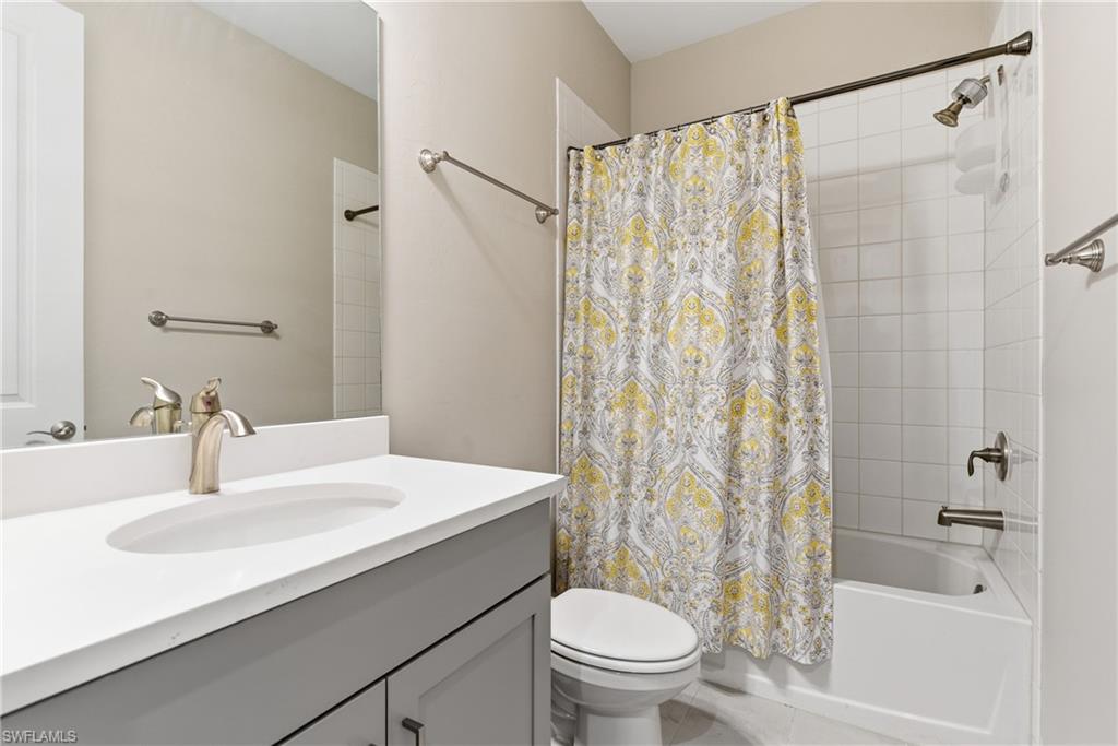 2055 Grove DR, NAPLES