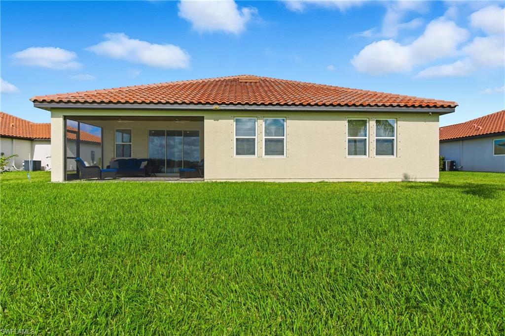 2055 Grove DR, NAPLES