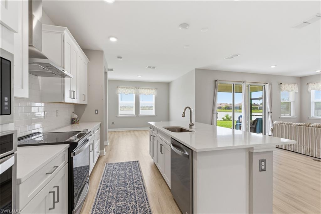 2055 Grove DR, NAPLES