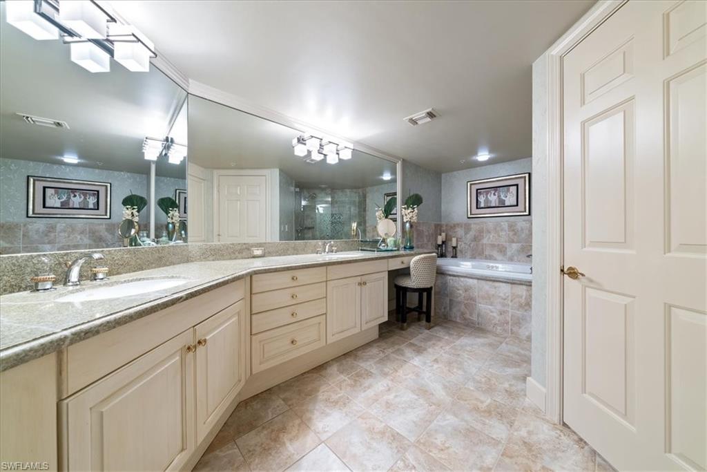 4021 Gulf Shore BLVD N # 1706, NAPLES Unit: 1706