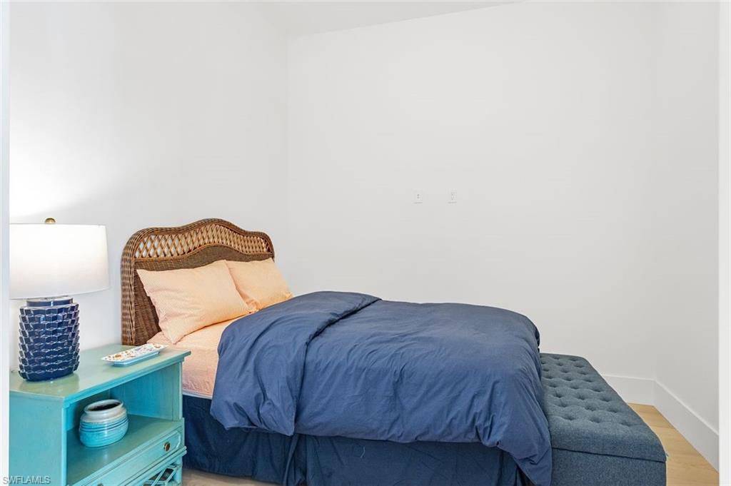 850 Central AVE # 305, NAPLES Unit: 305