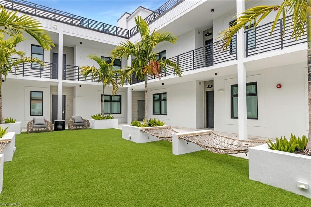 850 Central AVE # 305, NAPLES Unit: 305