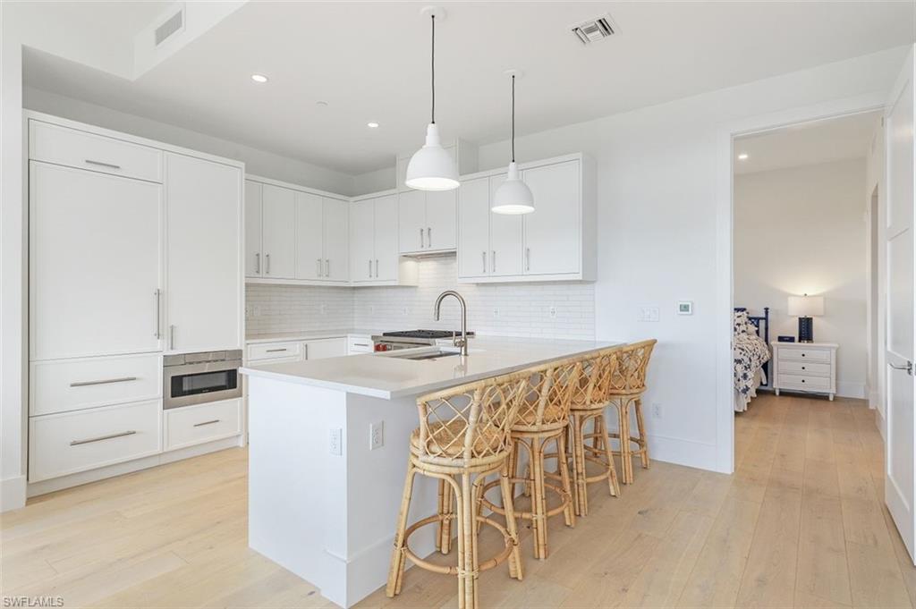 850 Central AVE # 305, NAPLES Unit: 305