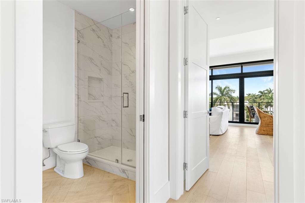 850 Central AVE # 305, NAPLES Unit: 305