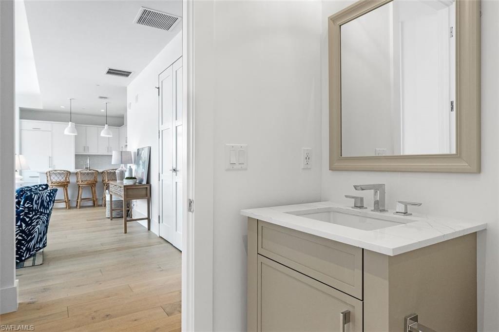 850 Central AVE # 305, NAPLES Unit: 305