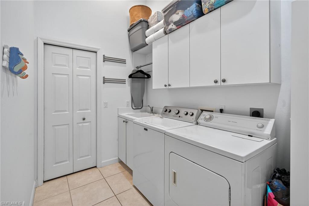 2100 Cascades DR # 4904, NAPLES Unit: 4904