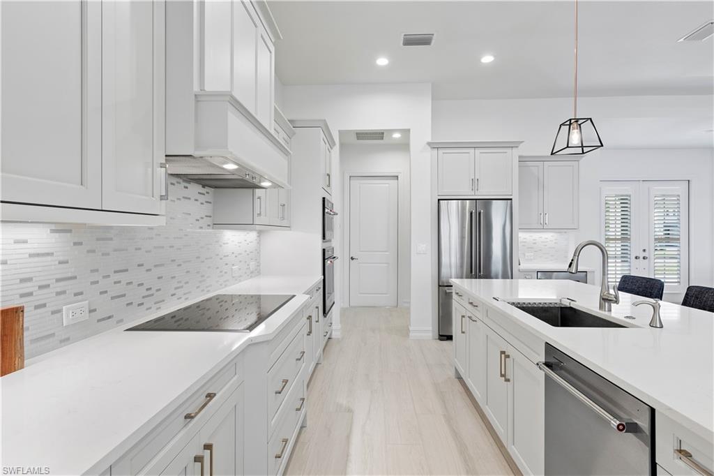 14265 Laguna Springs LN, NAPLES