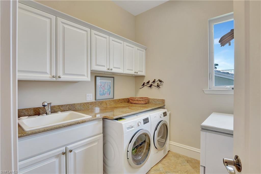 1380 Marlin DR, NAPLES