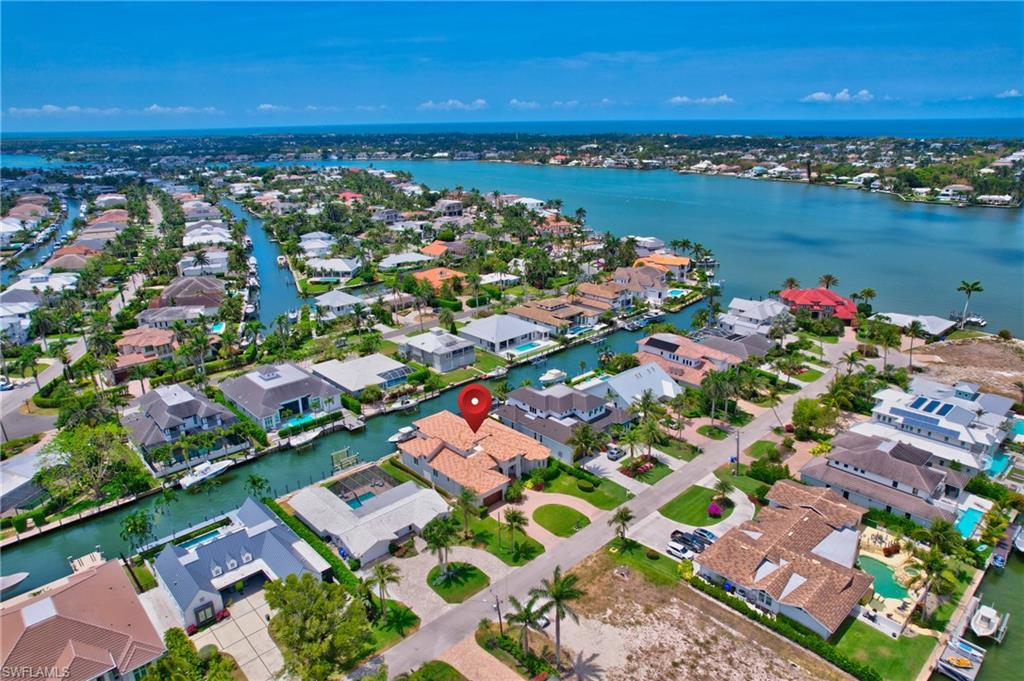 1380 Marlin DR, NAPLES