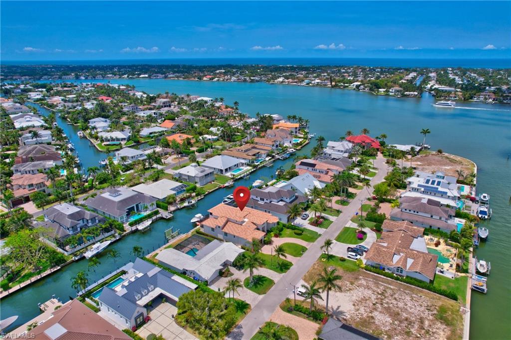 1380 Marlin DR, NAPLES