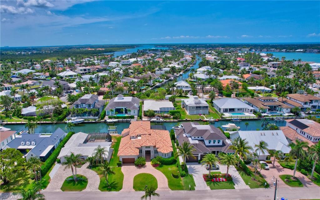 1380 Marlin DR, NAPLES