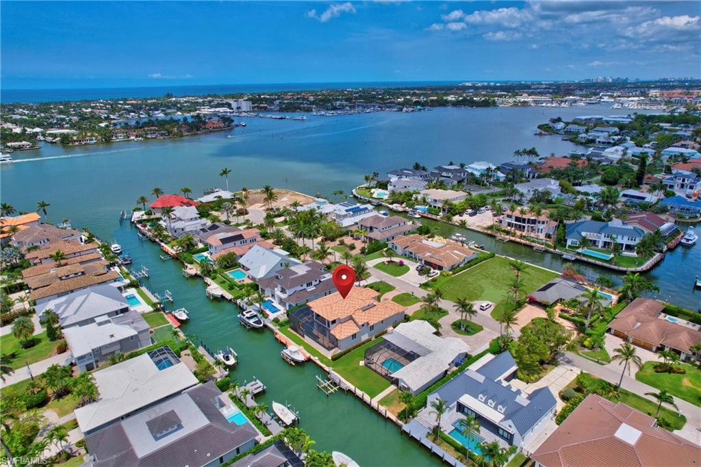 1380 Marlin DR, NAPLES