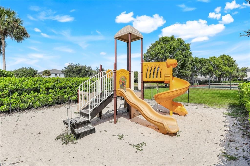 15239 Summit Place CIR # 246, NAPLES Unit: 246