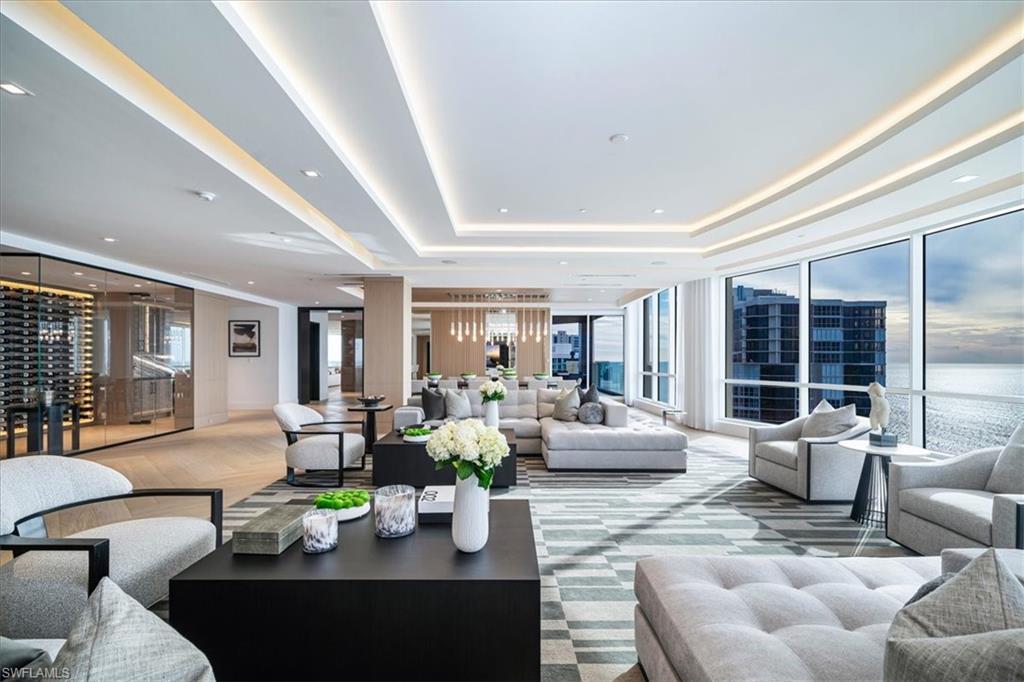 81 Seagate DR, NAPLES Unit: PH20