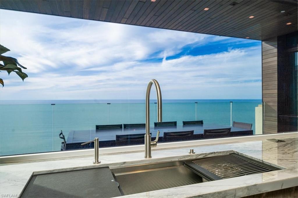 81 Seagate DR, NAPLES Unit: PH20