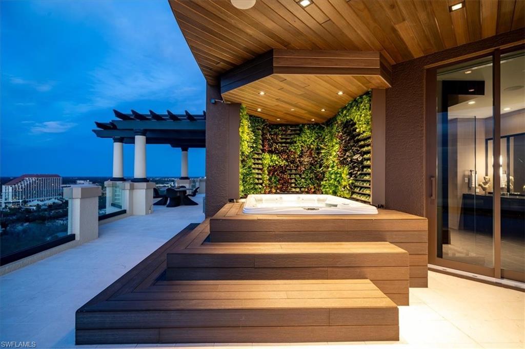 81 Seagate DR, NAPLES Unit: PH20