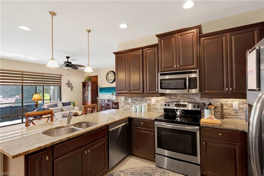 15116 Summit Place CIR # 213, NAPLES Unit: 213