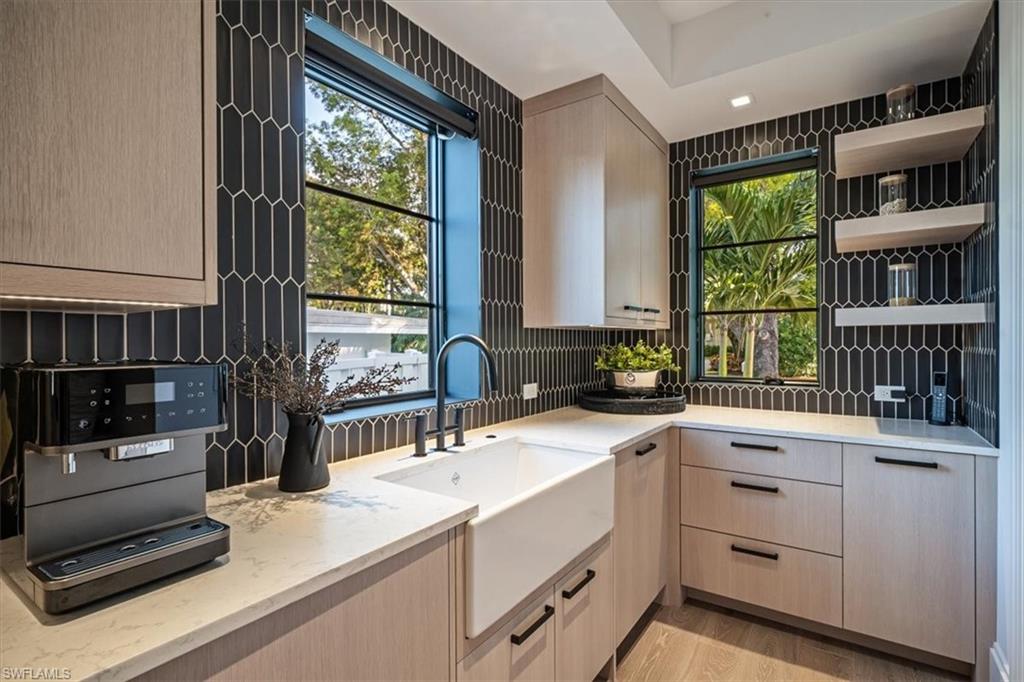 349 2nd AVE N, NAPLES