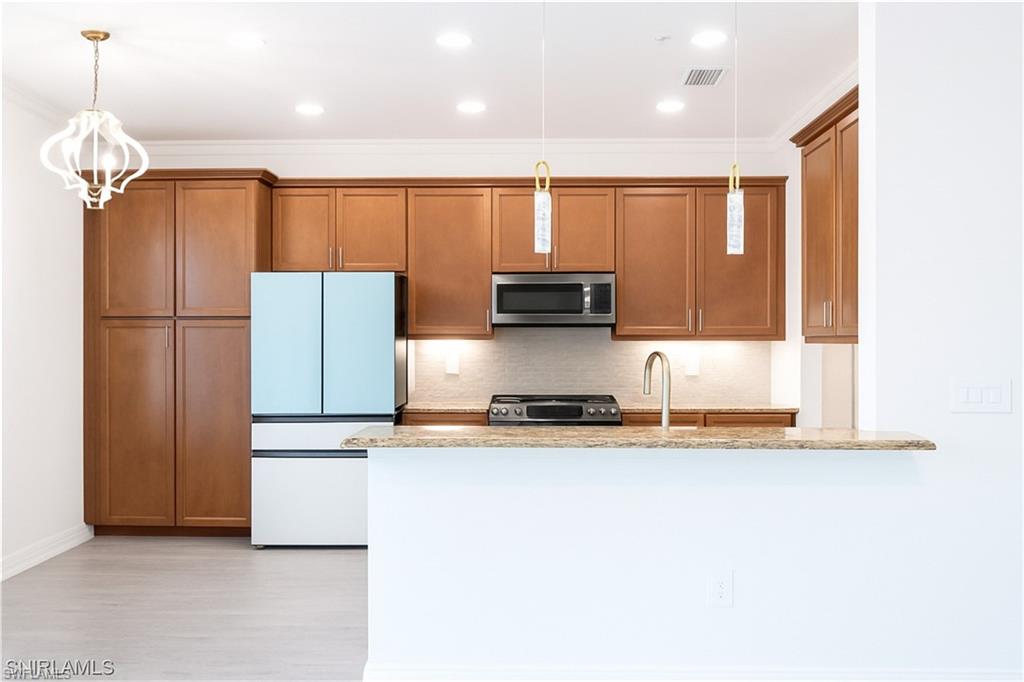 6533 Monterey PT # 204