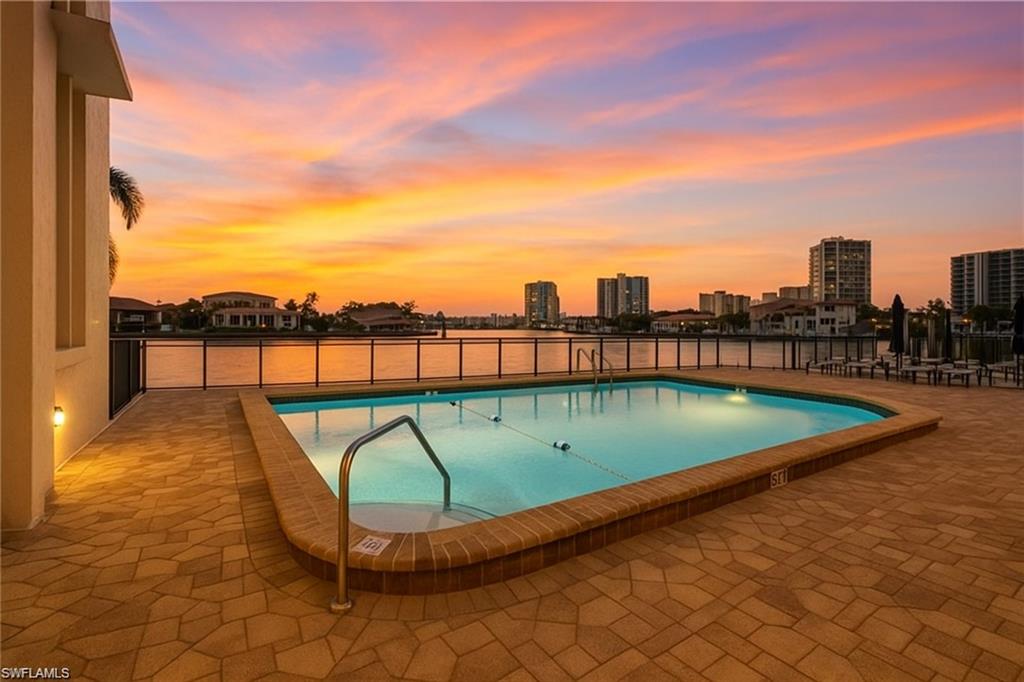 300 Park Shore DR # 5B